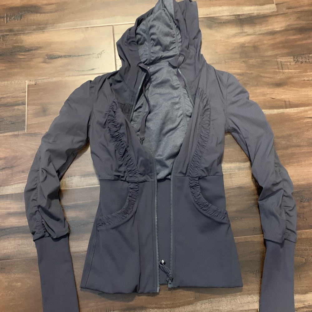 Lululemon size 6 jacket